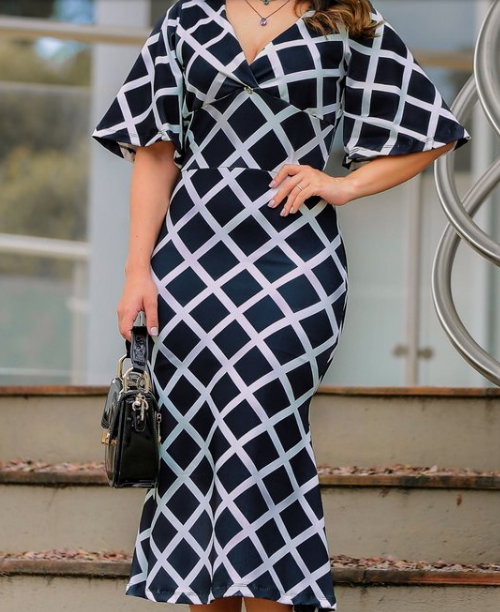 vestido-tubinho-xadrez-manga-sino Flor de Amêndoa moda evangélica Preto e Branco - a combinação que nunca sai de moda