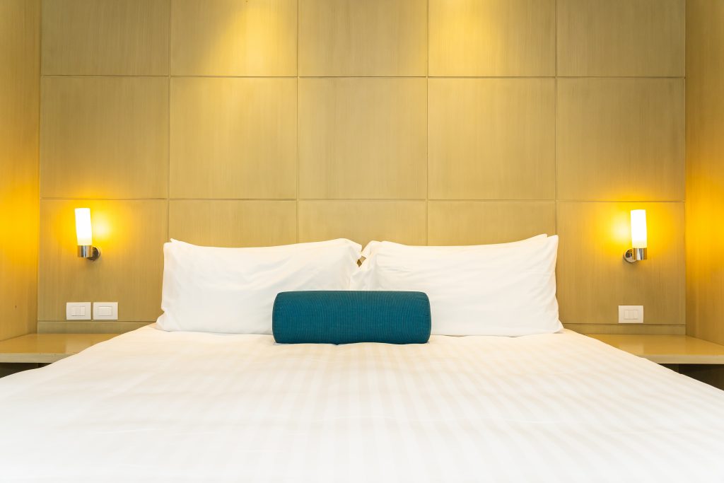 Como escolher lâmpadas LED? A Telhanorte explica Beautiful white pillow and blanket on bed decoration interior of bedroom